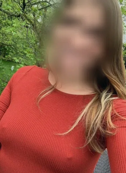 Amira, 32