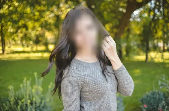 Cara, 32