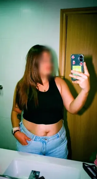 Jasmin, 28
