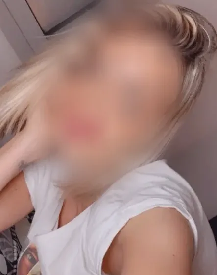 Julia, 35
