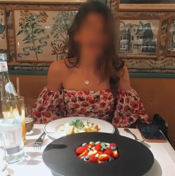 Larissa, 20
