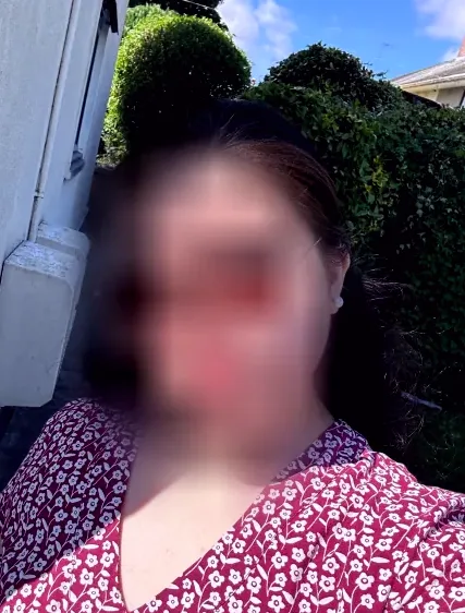 Larissa, 28