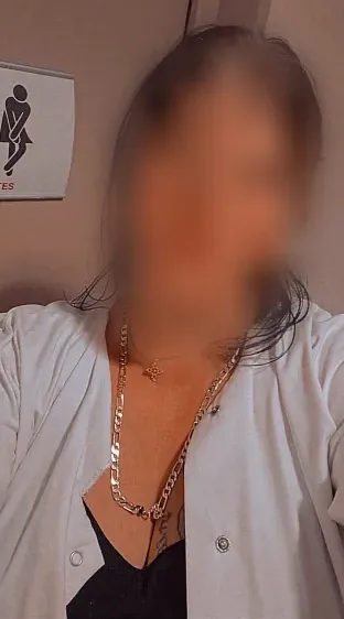 Melina, 33