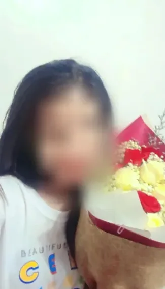 Mia, 23