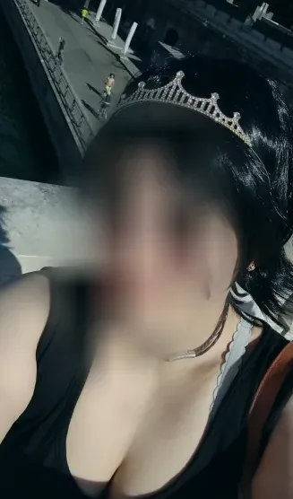 Nina, 40