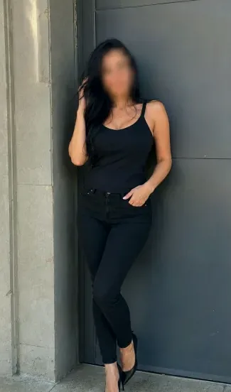 Rebecca, 33