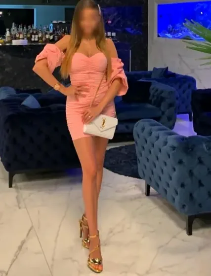 Sarah, 25
